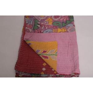 ผ้าห่มควิลท์ลายพิมพ์แบบวินเทจทำมือจากลาวีนาส ผลิตจากผ้าฝ้ายอินเดีย ลายดอกไม้  แบบย้อนกลับด้านได้  เป็นมิตรต่อสิ่งแวดล้อม ซักได้  สไตล์โบโฮ - Product Image 5