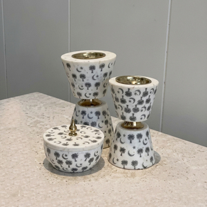 Quemador de incienso de mármol artesanal con estampado de luna y árbol árabe, soporte para incienso con tapa, piedra premium para decoración de hogares modernos - Product Image 1
