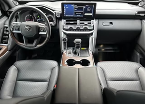 Toyota Land Cruiser 300 3.5 V6 305KW 415HP, SUV de Lujo de 7 Plazas, Gasolina, Automático, 4x4, Nuevo Modelo, Vehículo de Exportación - Product Image 3