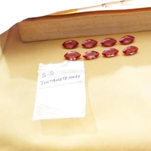 Lot de 8 pierres précieuses en zultanite rouge naturelle, taille marquise, changeant de couleur, 10x20mm, pierres lâches, certifiées par un tiers, bijoux du Rajasthan - Product Image 4