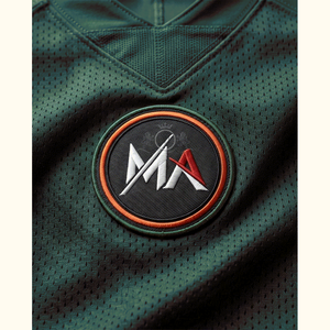 Ensemble d'uniformes de football américain pour hommes, vert foncé, col en V, manches courtes, style ajusté, évacuation de l'humidité, impression sublimée, numéro 10 - Product Image 4