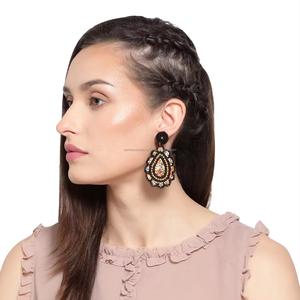 Boucles d'oreilles en perles de rocaille brodées à la main géométriques plaquées or bijoux de vacances pour femmes boucles d'oreilles de noël unisexe d'Inde - Product Image 2