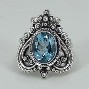 Bague ovale en topaze bleue, argent sterling 925, faite à la main, bijou de promesse pour femme, cadeau pour elle, sertissage clos, pierre de naissance de décembre - Product Image 1