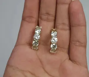 Pendientes de Tres Piedras de Moissanita, Plata de Ley 925, Chapados en Oro, 5.2g, Joyería Elegante para Mujer, Regalo para Bodas y Fiestas - Product Image 3