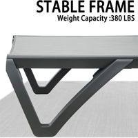 Chaise longue de patio en aluminium et polypropylène pour l'extérieur, avec dossier réglable, idéale pour la piscine, le jardin et les espaces de détente.
