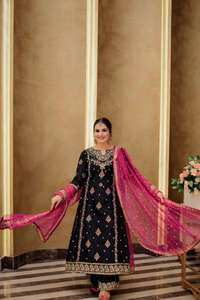 Conjunto de Kurti y Pantalón Bordados de Diseñador con Dupatta Rosa |   Traje Salwar Étnico para Mujer para Fiestas - Product Image 3