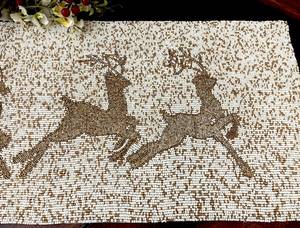 Camino de Mesa Navideño con Diseño de Reno, Rectangular, Hecho a Mano, Decorativo para Mesa de Comedor - Product Image 4