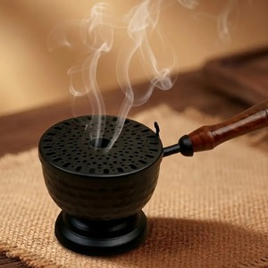 Quemador de Incienso de Cerámica con Parte Superior Perforada y Asa de Madera para Uso en Aromaterapia - Product Image 3