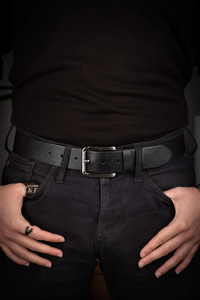 Cinturón de Cuero Genuino para Hombre de Alta Calidad OEM con Hebilla de Aleación, Venta al por Mayor 2025, Diseño Elegante para Hombre, Cinturones Personalizados para Jeans Casuales - Product Image 4