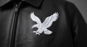 Blouson Bomber Homme en Cuir PU Noir avec Fermeture Éclair, Broderie Aigle, Logo Avant, Poches sur les Manches, Vêtement d'Extérieur Décontracté pour l'Automne - Product Image 4