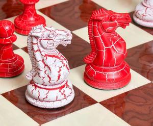 Reproducción del juego de ajedrez Staunton de 1849 – Piezas de ajedrez de madera de boj pintadas, Rey de 4.5 pulgadas, al mejor precio - Product Image 1