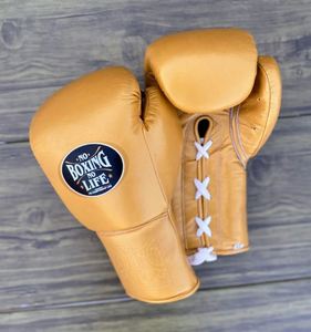 Ensemble de gants de boxe personnalisables en or avec lacets, sangle de poignet réglable, protège-joues respirant, protège-tête, protège-glande, en PVC - Product Image 3