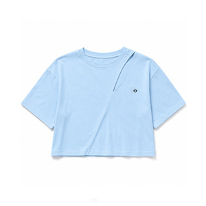 Blusa de punto oversize para mujer, estilo crop top con aberturas, color azul claro de moda, cuello redondo, hombros caídos, manga corta, color liso. - Product Image 3