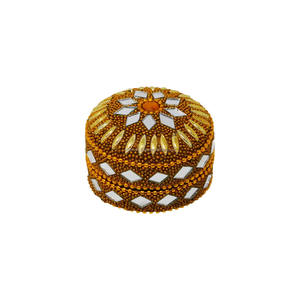 Boîte de rangement pour bagues en laque indienne artisanale avec paillettes, boîte ronde traditionnelle de Jaipur ornée de perles - Product Image 2