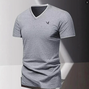 T-shirt décontracté pour homme, nouvelle collection été, luxe léger, couleur unie, col en V, manches courtes, polyvalent et fin - Product Image 6