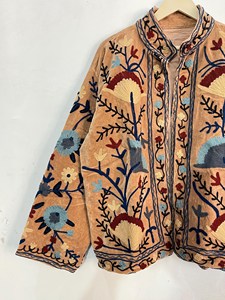 Veste en velours chic bohème pour femme avec broderie florale complexe, veste courte faite à la main pour festivals ethniques - Product Image 3