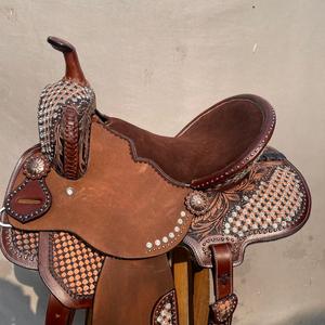 "Silla de Montar Premium de Cuero Estilo Western para Carreras de Barriles y Exhibición, Hecha a Mano, Ligera y Cómoda para Rodeo y Equitación de Rendimiento" - Product Image 2