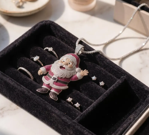 Colgante de Moissanita de Santa Claus para Navidad, Figura Dorada con Micro Pavé Rojo, Blanco y Negro, Collar de Joyería, Regalo - Product Image 2