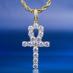 Colgante de Cruz Chapado en Oro de 18K con Circonitas Redondas, Amuleto Religioso, Joyería de Moda Unisex, Regalo - Product Image 2