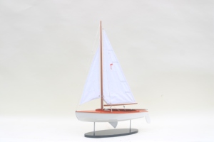 Modelo de Barco de Vela de Madera Hecho a Mano - Maqueta de Yate de Carreras Clásico, Decoración de Oficina - Product Image 2