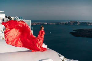 Elegante Vestido Rojo de Satén con Cola Larga para Mujer, Vestido de Lujo para Sesión de Fotos, Vestido para Viajes a Destinos con Vistas al Océano - Product Image 3
