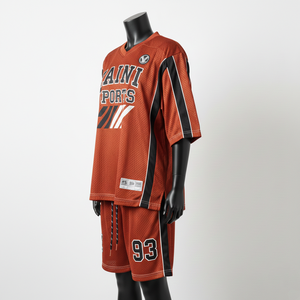 Ensemble court pour femme en jersey maille respirant 190 GSM de haute qualité, avec empiècements latéraux orange et noir, et logo thermocollé - Product Image 4