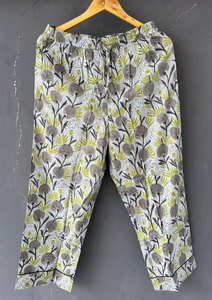 ชุดนอนผ้าฝ้ายพิมพ์ลายเนื้อนุ่ม สวมใส่สบาย ชุดลำลองสองชิ้น - Product Image 3