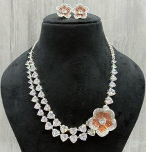 Hermoso Juego de Collar y Aretes de Moissanita y Latón Plateado, Diseño Clásico para Bodas y Compromisos, Colección para Mujer - Product Image 2