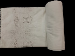 Tela de Algodón Blanco Premium con Bordado Schiffli - Tela Transpirable 100% Algodón para Vestidos - Venta al Por Mayor de Fábrica - Product Image 3