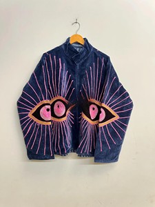 Veste en velours bleu éclatant, faite à la main, avec broderie abstraite en forme d'œil et accents rayonnants roses, vêtement d'hiver tendance - Product Image 2