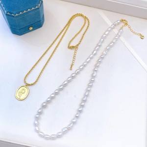 Collier en perles d'eau douce de style nouveau, 4-5 mm, avec pendentif en forme de cœur en forme de pelle, chaîne confortable pour la clavicule - Product Image 1