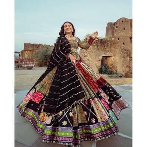 Atractivo Lehenga Choli y Dupatta para Mujer, en Seda China con Estampado Digital y Trabajo de Espejo Real, Multicolor, Hecho en India - Product Image 1