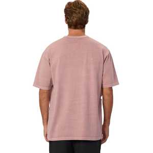 เสื้อยืดผู้ชายลายการ์ตูนสลอธสีชมพู พร้อมหมวกและผ้าพันคอ พิมพ์ลายดิจิทัล แขนสั้น คอกลม ทรงลำลอง ผ้าเจอร์ซีย์ 100% ผ้าฝ้าย - Product Image 2