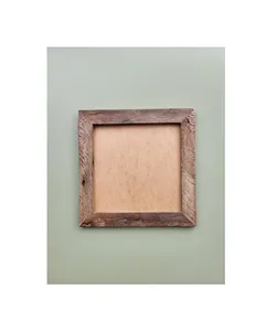 Cadre photo en bois artisanal conçu pour une présentation murale dans un style rustique vintage, idéal pour la décoration du salon - Product Image 5
