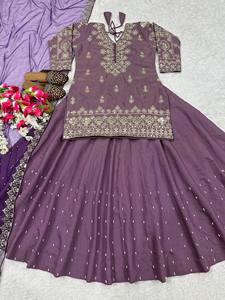 Lehenga Choli de Diseño Premium, Listo para Usar, con Dupatta, en Seda Simmer Gloriosa con Bordado, Color Morado - Product Image 5