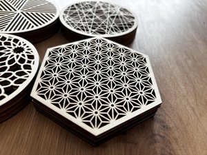 Juego de Posavasos Cuadrados de Resina MDF Hechos a Mano, Diseño Clásico, Aptos para Alimentos, Ecológicos, para Mesa de Comedor, Decorativos para Bebidas - Product Image 1