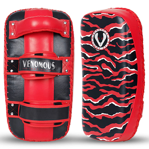Protège-mains incurvés en cuir personnalisés pour Muay Thai, protège-bras d'entraînement MMA et boxe, protège-mains de kickboxing sur mesure - Product Image 1