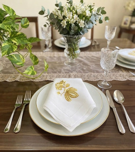 Serviette de table carrée en coton brodée de fleurs dorées, élégante décoration de table pour la maison, les mariages et les fêtes - Product Image 3