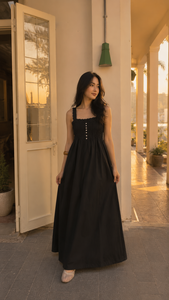 Robe longue noire unie à bretelles élastiques à volants, plissée devant, boutonnée, coupe fluide, taille empire, sexy, pour soirée, silhouette trapèze, col carré - Product Image 1