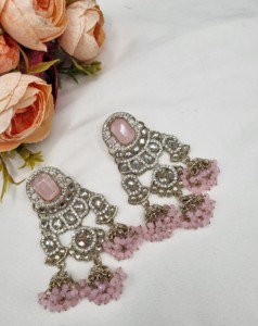 Boucles d'oreilles pendantes Jhumki ethniques en cristal taillé radiant, bijoux de créateur pour femmes, pour mariage et occasions festives, vente en gros - Product Image 3