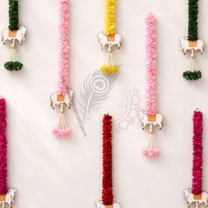 Suspension murale artisanale festive avec motif de vache traditionnel orné de guirlandes florales vibrantes et de pompons élégants en perles - Product Image 2