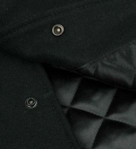 เสื้อแจ็คเก็ตวาร์ซิตี้ผู้ชาย แบรนด์ LUXE ATTIRE INDUSTRY ผลิตจากโพลีเอสเตอร์/คอตตอน ระบายอากาศได้ดี คอตั้ง เหมาะสำหรับทีมกีฬาฤดูหนาว โรงเรียน พร้อมปักโลโก้ - Product Image 3