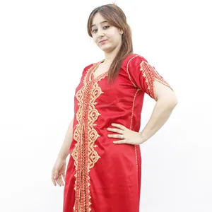 Caftán de dos piezas de media manga a la moda para mujer pakistaní con bordado dorado