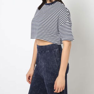 T-shirt court confortable pour femme avec logo personnalisé, style streetwear, très vendu, de haute qualité - Product Image 2