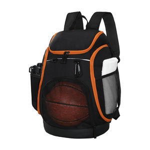 Mochila Deportiva Gris Claro con Correa Utilitaria Naranja en Contraste, Compartimento Inferior para Balón y Gran Capacidad Interior - Product Image 2