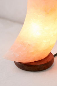 Nouvelle arrivée Lampe en sel rose de l'Himalaya en forme de lune, 100% sel rose naturel, fabricant et grossiste du Pakistan - Product Image 4