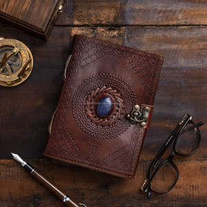 Acheter Journal en cuir véritable de haute qualité fait à la main Stone Notebook Cotton Deckle Edge Paper Brass C-Lock Leather Diary Notebook - Product Image 2