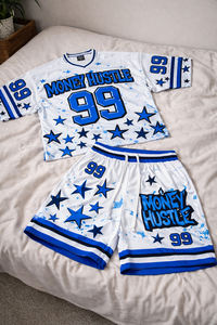 Conjunto de camiseta y pantalones cortos deportivos personalizados con estampado de llamas naranjas y moradas, conjunto atlético con número impreso, conjunto de camiseta y pantalones cortos a juego de poliéster para hombre - Product Image 4