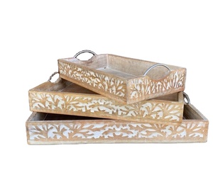 Bandeja rectangular de madera de mango con borde de celosía, acabado ligero, bandeja decorativa de madera para desayuno, té, café, con asas. - Product Image 1