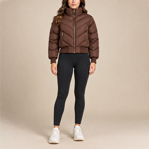 Chaqueta Corta Acolchada de Moda para Mujer, Color Marrón Chocolate, con Bolsillos con Cremallera, Cintura Ajustada y Forro Acolchado, Estilo Bomber Parka - Product Image 1